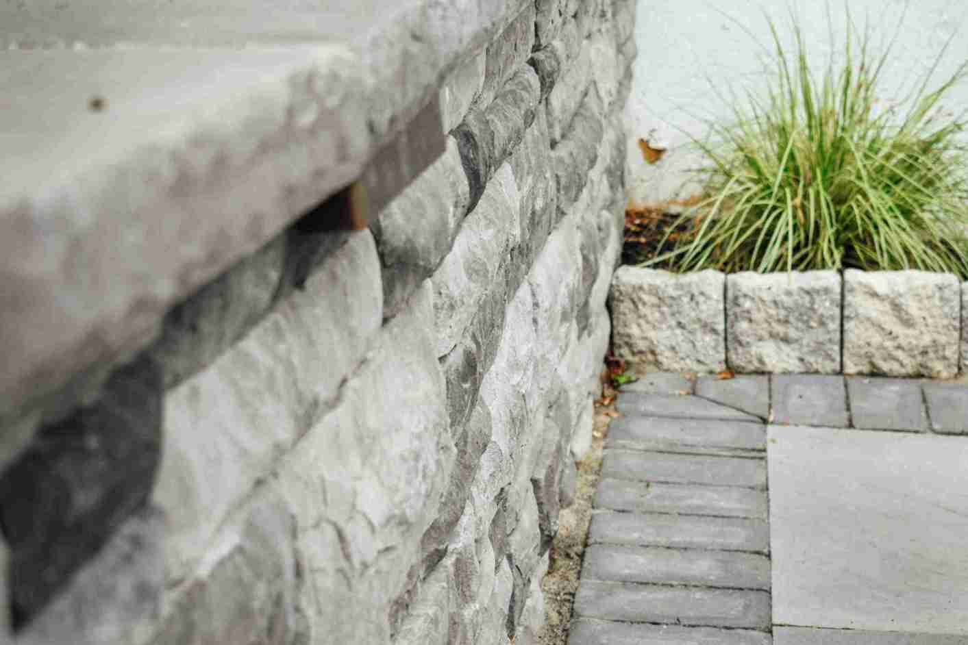 Stone veneer entry steps with bluestone treads